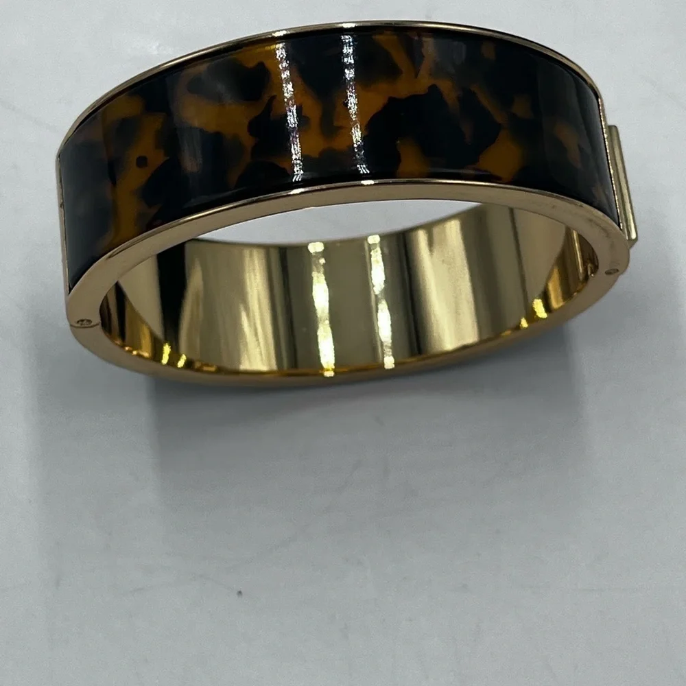 J Crew Tortoise Gold Hinge clamp bracelet Bangle‎ Width: 3/4